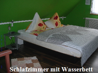 Schlafzimmer mit Wasserbett